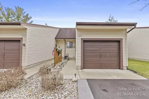 5115 Waterside Dr #183, Hudsonville, MI 49426