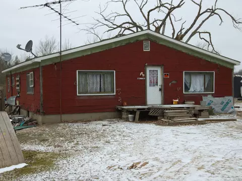 5498 Kast Rd, Benzonia, MI 49616