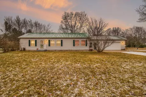 310 Birchwood Dr, Manistee, MI 49660