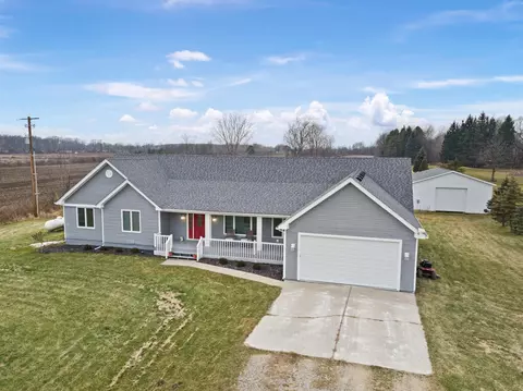 1735 Goodells Rd, Wales, MI 48027