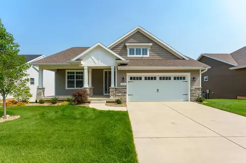 822 Sand Pointe Trl, Portage, MI 49024