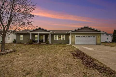 3171 Fair Oak St, Benton Harbor, MI 49022