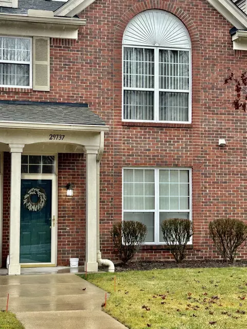 29737 Nottingham Cir #10, Livonia, MI 48152
