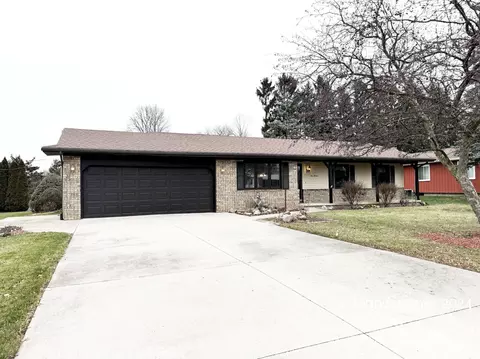 113 Chanticleer Trl, Lansing, MI 48917