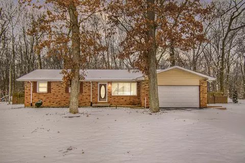71190 Ridgewood Dr, Edwardsburg, MI 49112
