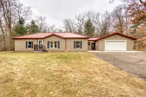 8421 Loveless Dr, Howard City, MI 49329