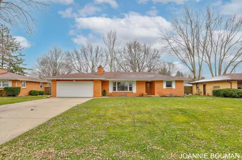992 Jean Ann Dr, St. Joseph, MI 49085