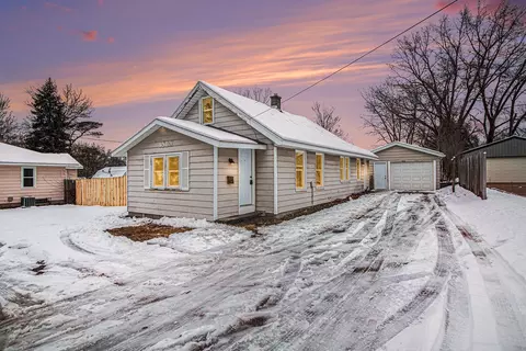 1903 36th St SW, Wyoming, MI 49519