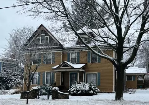 413 W Bridge St, Plainwell, MI 49080