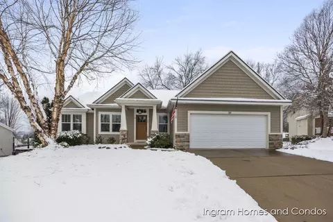 58 Greystone Ct NE, Rockford, MI 49341