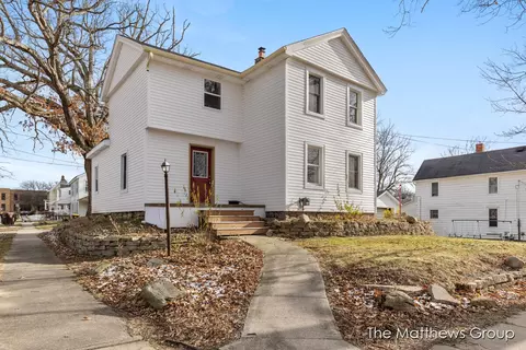 422 Pleasant St, Ionia, MI 48846