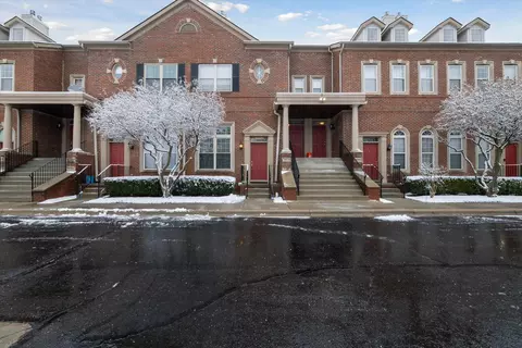 29282 Glen Oaks Blvd W, Farmington Hills, MI 48334