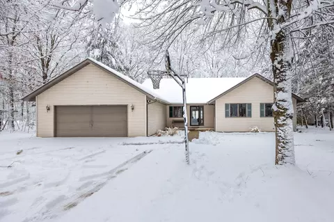 9877 Sunset Dr, Canadian Lakes, MI 49346