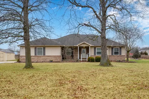 19500 Lohr Rd, Belleville, MI 48111