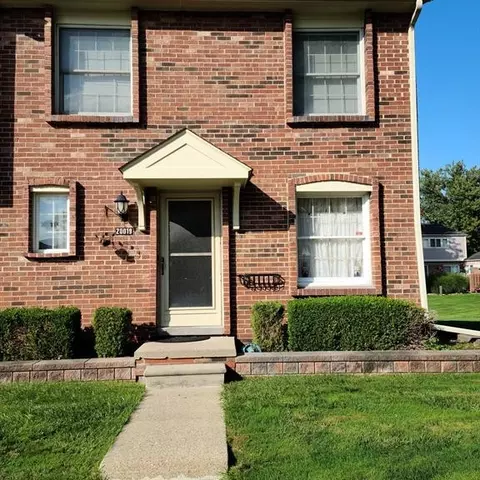 20019 Great Oaks Circle Cir S, Clinton Twp, MI 48036