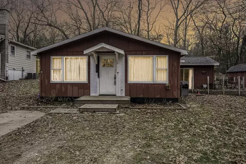8887 Vista Dr, Newaygo, MI 49337