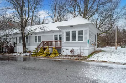 7365 N Shore Dr #9, South Haven, MI 49090