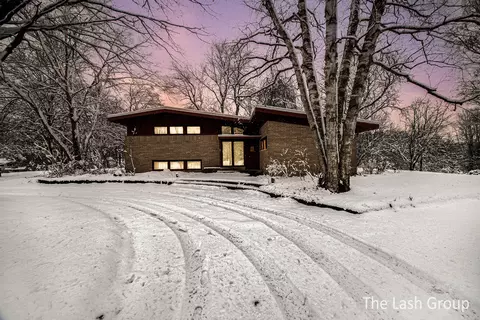 445 Lewis Ln, Fremont, MI 49412