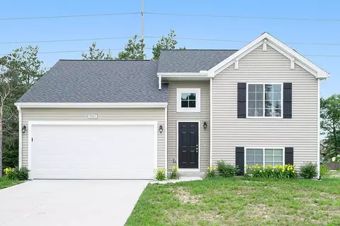 806 Parkwood Dr, Greenville, MI 48838