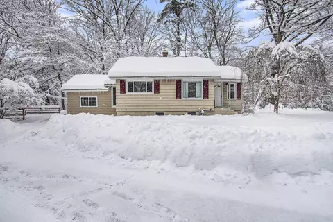 18441 W Spring Lake Rd, Spring Lake, MI 49456