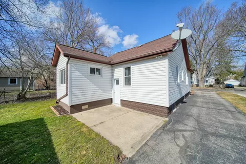 Exterior - 713 Randolph St, Jackson, MI 49203 photo 14 of 16