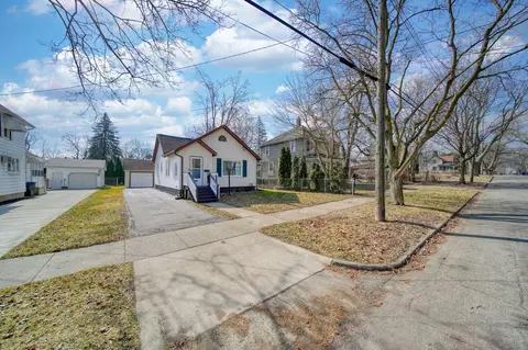 Exterior - 713 Randolph St, Jackson, MI 49203 photo 4 of 16