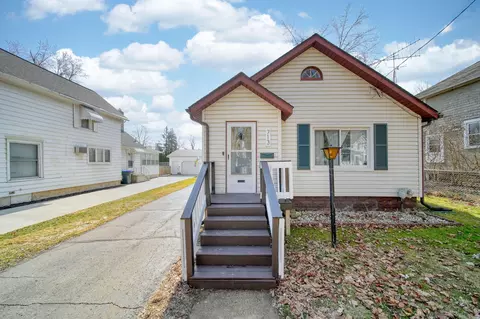Exterior - 713 Randolph St, Jackson, MI 49203 photo 2 of 16