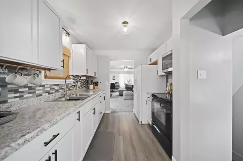 Kitchen - 713 Randolph St, Jackson, MI 49203 photo 4 of 5