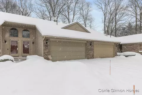 111 Sandy Point Dr, Holland, MI 49423