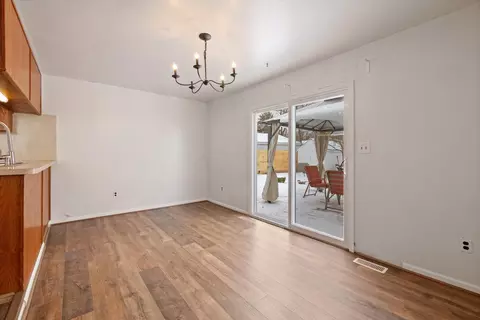 30143 Jamestown St, Romulus, MI 48174 photo 12