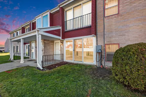308 Sunset Ln #20, Saint Clair Shores, MI 48082