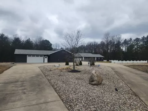 4787 Maple Island Rd, Ravenna, MI 49451