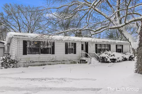24963 E Point Dr, Mattawan, MI 49071 photo 4
