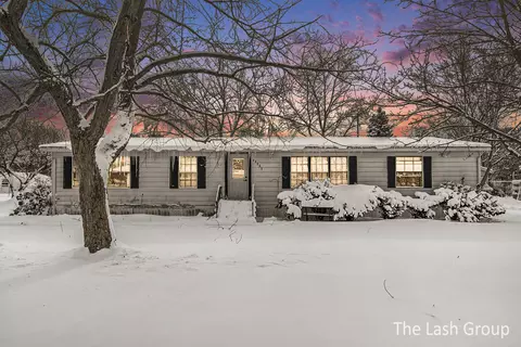 24963 E Point Dr, Mattawan, MI 49071