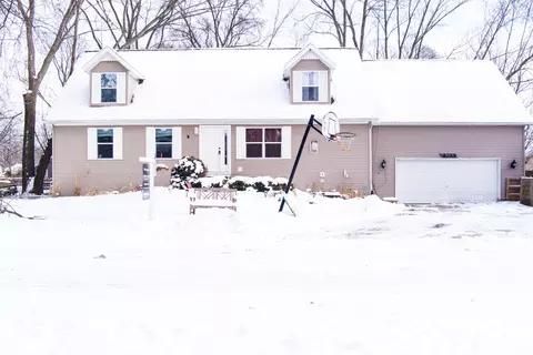3233 Chenoa St, Commerce Twp, MI 48382