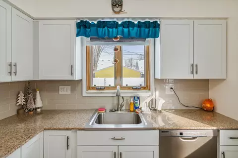 412 Massoit St, Clawson, MI 48017 photo 8