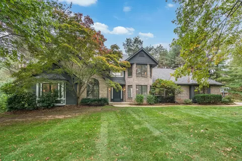 5645 Blue Spruce Ln, Kalamazoo, MI 49009