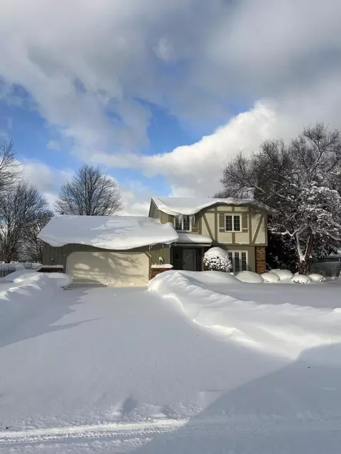 7177 Cromwell Dr, Jenison, MI 49428
