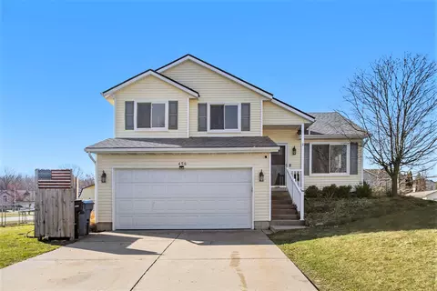 456 Voyager Dr, Wayland, MI 49348