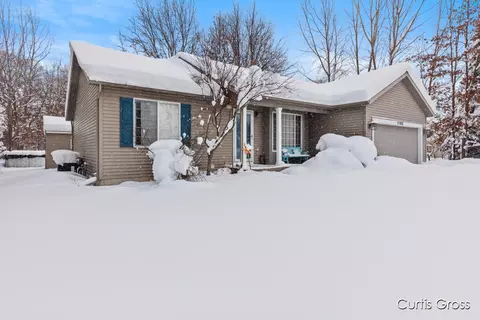 11352 Lindy Dr, Rockford, MI 49341