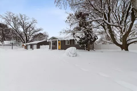 509 W Gilson St, Edmore, MI 48829 photo 4