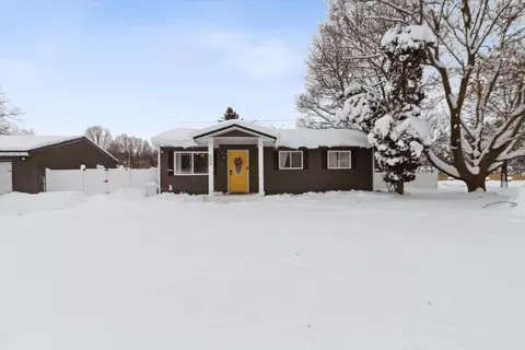 509 W Gilson St, Edmore, MI 48829 photo 3