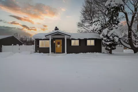 509 W Gilson St, Edmore, MI 48829