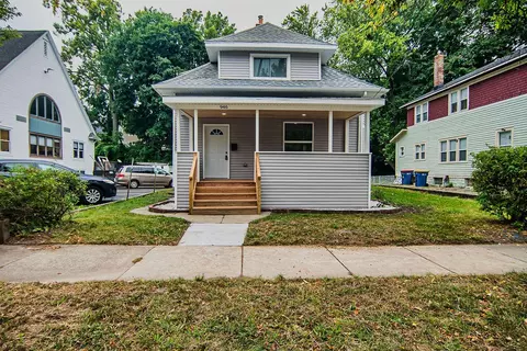 946 Sherman St SE, Grand Rapids, MI 49506