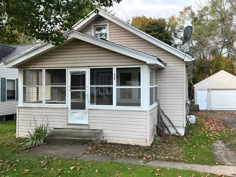 302 Hague Ave, Jackson, MI 49203 photo 2