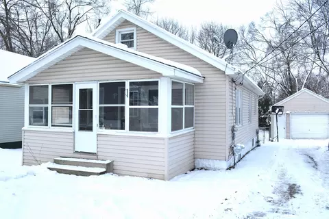 302 Hague Ave, Jackson, MI 49203