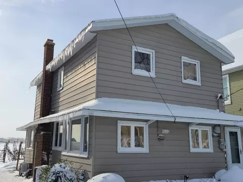 33189 Lakeview Ave, Dowagiac, MI 49047