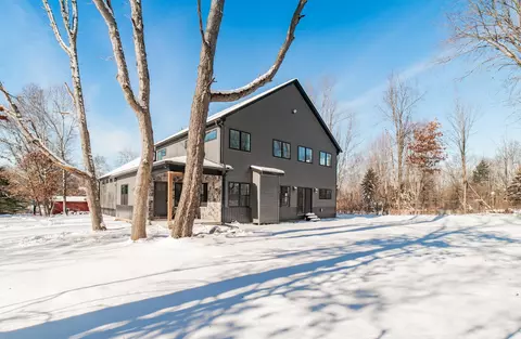 10878 Hibner Rd, Hartland, MI 48353