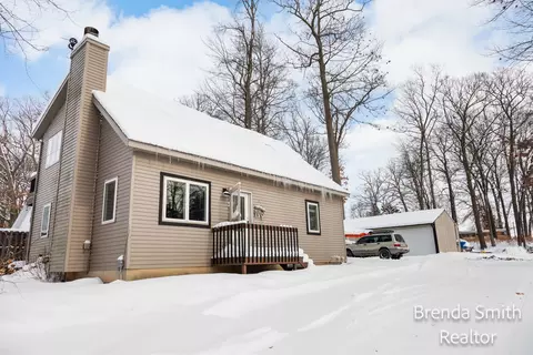 12743 Hillway St, Gowen, MI 49326