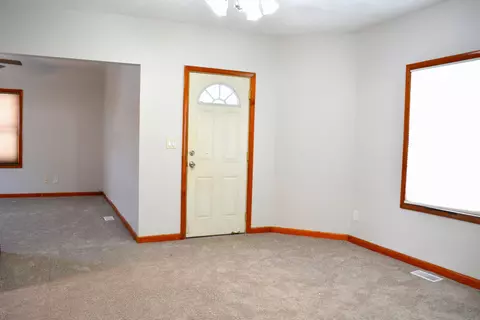 726 N State St, Jackson, MI 49202 photo 4